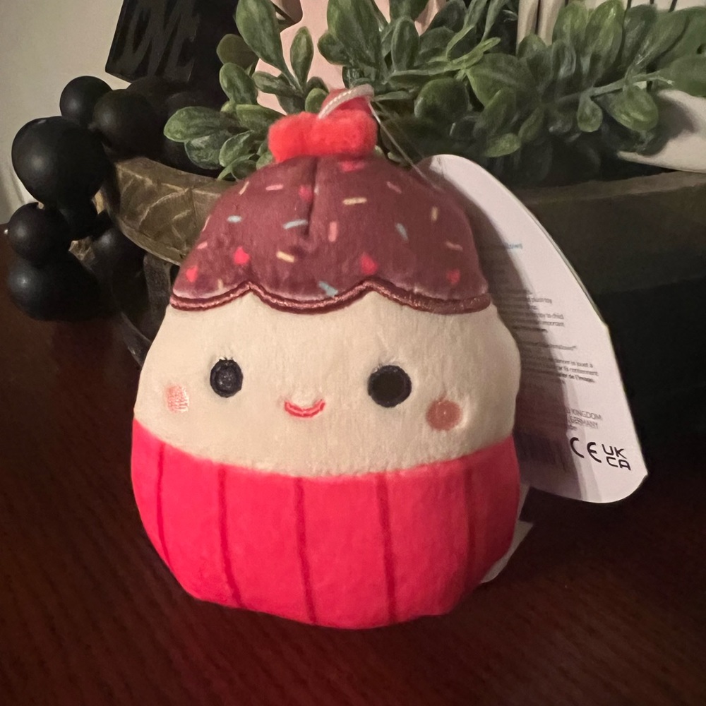 Elpha the Valentine's cupcake squishmallow clip